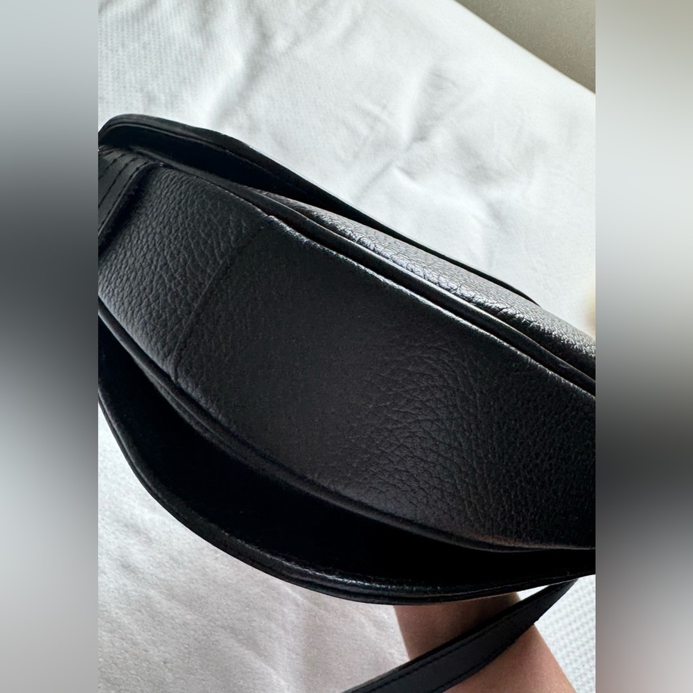 🙏Burberry Leather Sling Bag - Picture 5 of 16